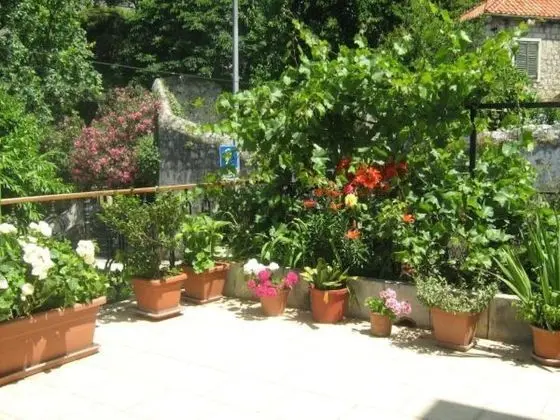 Tek Büyük Yataklı Oda, Veranda, Bahçe Manzaralı