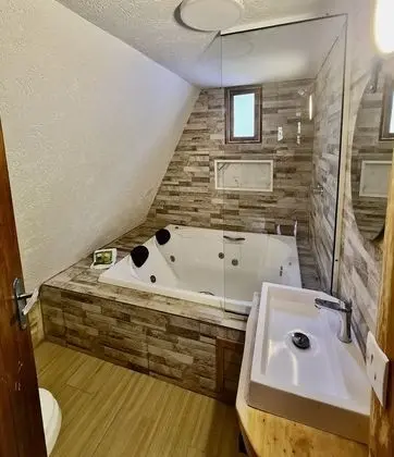 Comfort Kulübe, Sıcak Su Küveti, Bahçe Manzaralı (Erva Doce)