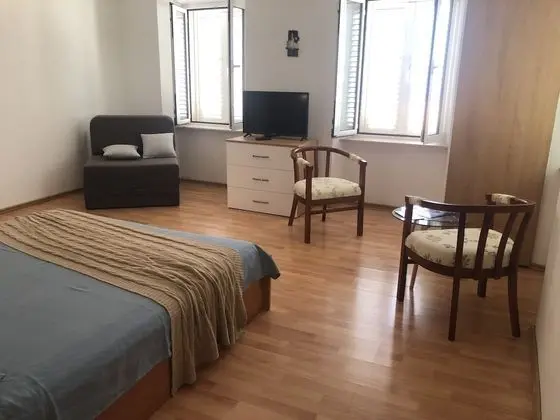 Üç Kişilik Oda