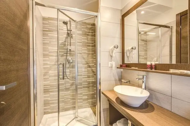 Büyük Yataklı Tek Kişilik Oda