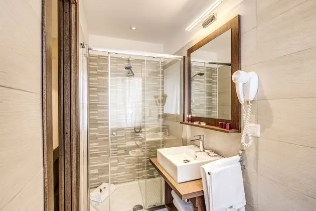 Standard Tek Büyük veya İki Ayrı Yataklı Oda