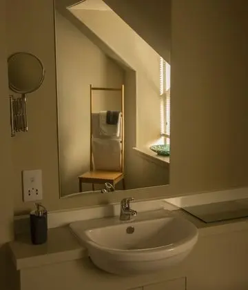 Deluxe Tek Büyük Yataklı Oda (Holly)