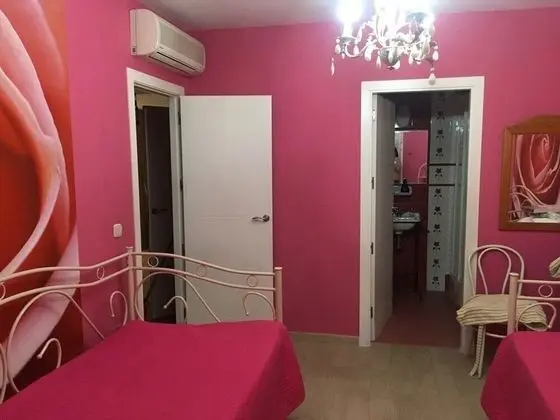 Ev, 4 Yatak Odası, Engellilere Uygun, Sigara İçilmez