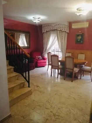 Ev, 4 Yatak Odası, Engellilere Uygun, Sigara İçilmez