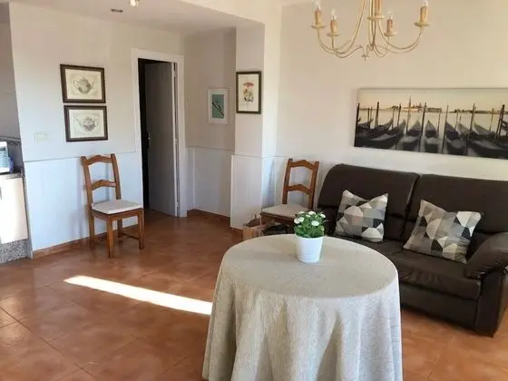 Ev, 3 Yatak Odası, Engellilere Uygun, Sigara İçilmez