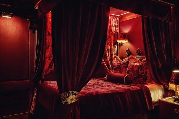 Romantic Tek Büyük Yataklı Oda (Medium)