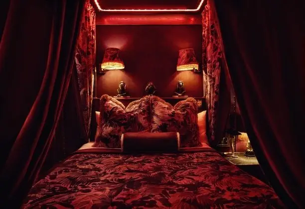 Romantic Tek Büyük Yataklı Oda (Medium)