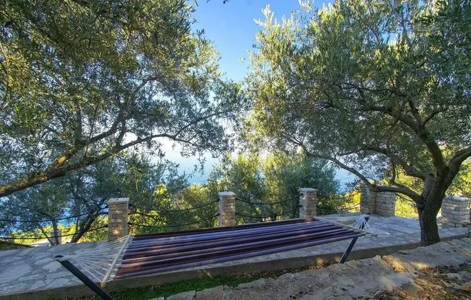 Ev (Four Bedroom House with Pool)