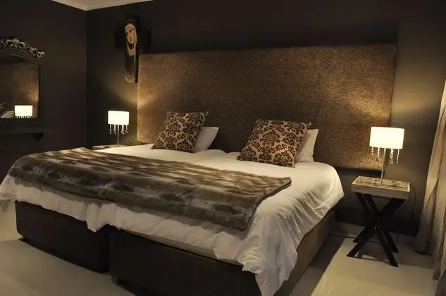 Executive Oda (Room 8)