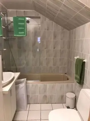 Small Double room with shared bathroom in 1 rooms in the annex building