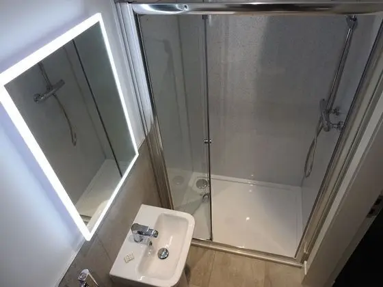 Classic Tek Büyük Yataklı Oda, Engellilere Uygun, Banyolu/Duşlu