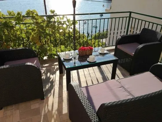 Apart Daire (One-Bedroom Apartment-Balcony and Sea)