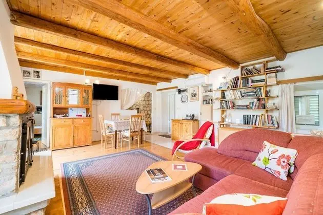 Ev (Four Bedroom Villa with Terrace and S)