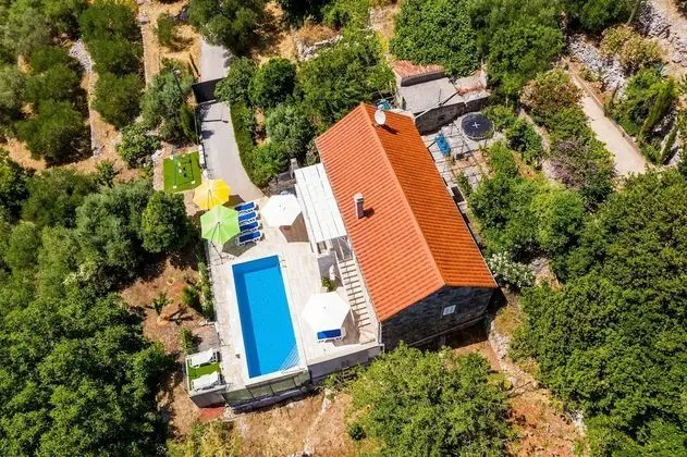 Ev (Four Bedroom Villa with Terrace and S)