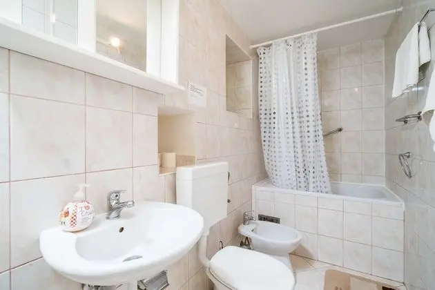 Ev (Four Bedroom Villa with Terrace and S)