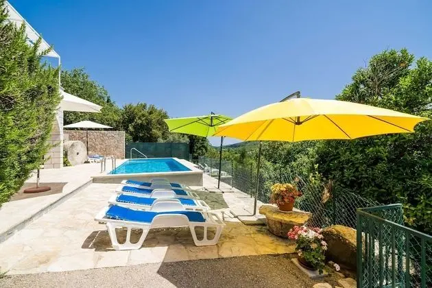 Ev (Four Bedroom Villa with Terrace and S)