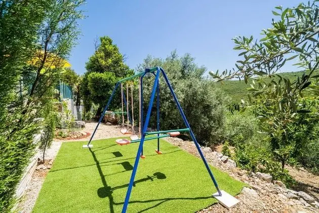 Ev (Four Bedroom Villa with Terrace and S)