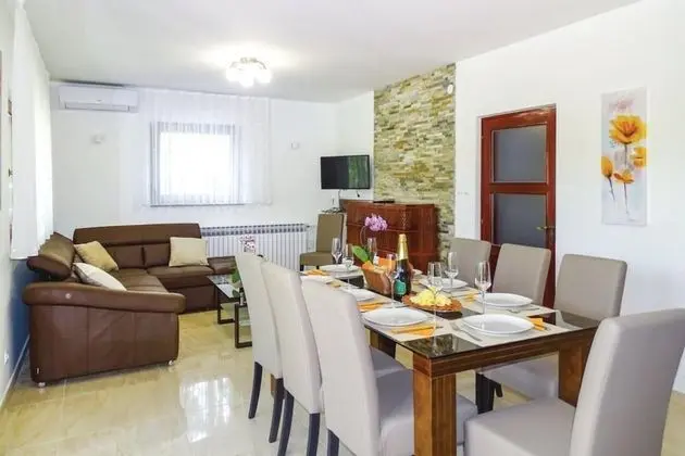 Family Ev, Birden Çok Yatak, Bahçeli (House Kolpa Paradise Whirlpool And)