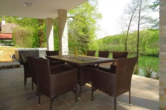 Family Ev, Birden Çok Yatak, Bahçeli (House Kolpa Paradise Whirlpool And)