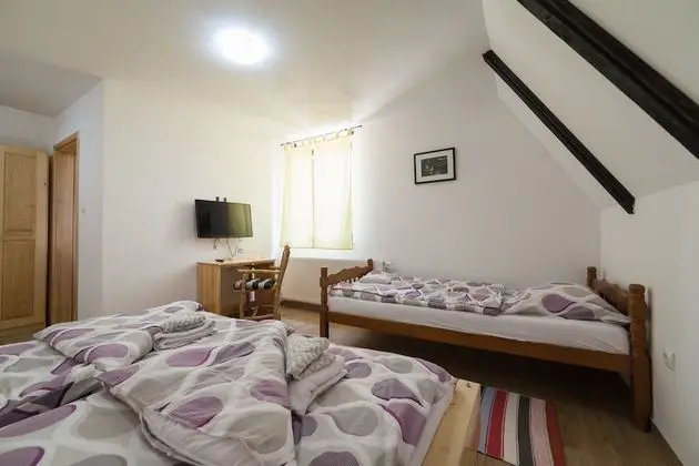Üç Kişilik Oda