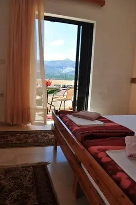 Büyük Yataklı Tek Kişilik Oda