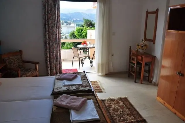 Büyük Yataklı Tek Kişilik Oda