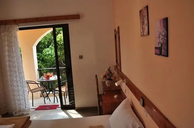 Büyük Yataklı Tek Kişilik Oda
