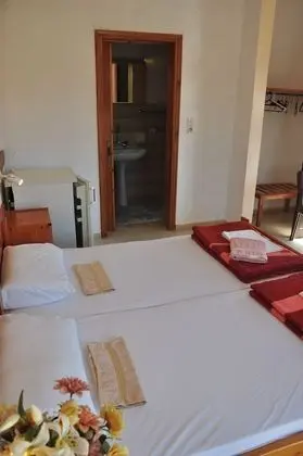 Büyük Yataklı Tek Kişilik Oda
