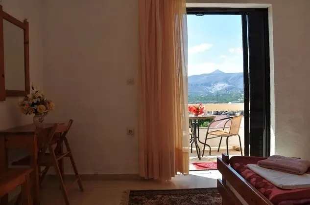 Büyük Yataklı Tek Kişilik Oda