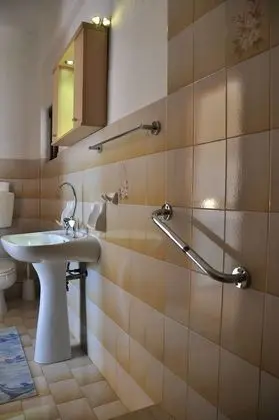 Büyük Yataklı Tek Kişilik Oda