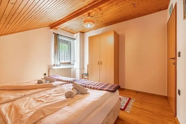 Honeymoon Ev, Birden Çok Yatak, Bahçeli (House Mavko Near Lake Cerknica)