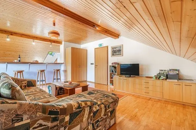 Honeymoon Ev, Birden Çok Yatak, Bahçeli (House Mavko Near Lake Cerknica)