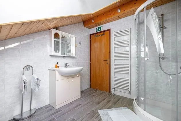 Honeymoon Ev, Birden Çok Yatak, Bahçeli (House Mavko Near Lake Cerknica)