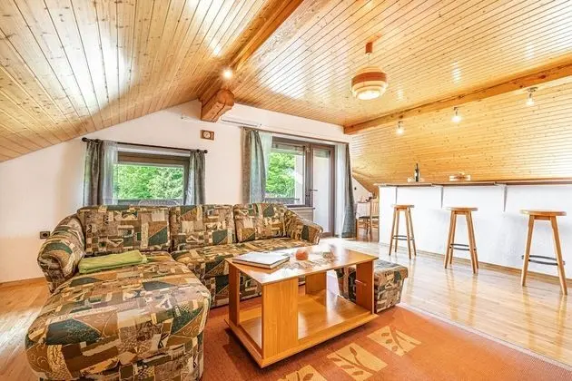 Honeymoon Ev, Birden Çok Yatak, Bahçeli (House Mavko Near Lake Cerknica)