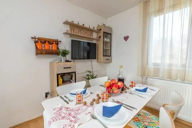 Family Ev, 2 Çift Kişilik Yatak, 2 Banyolu, Bahçeli (House Pepica)