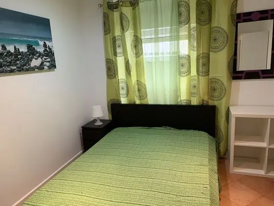 Tek Büyük Yataklı Oda, Ortak Banyo