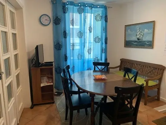 Tek Büyük Yataklı Oda, Ortak Banyo