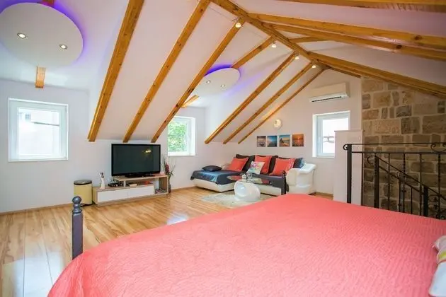 Deluxe Oda, 1 En Büyük (King) Boy Yatak