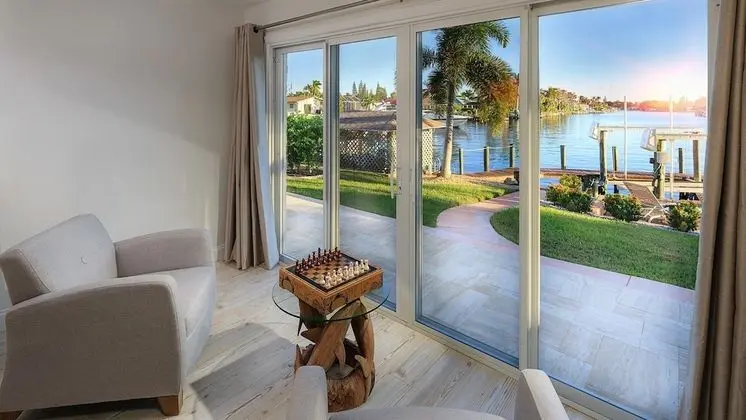 Ev, 3 Yatak Odası, Kişiye Özel Havuzlu, Kanal Manzaralı (2 Bathrooms)