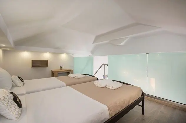 Ev