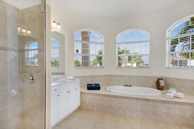 Ev, 3 Yatak Odası, Kişiye Özel Havuzlu, Kanal Manzaralı (2 Bathrooms)