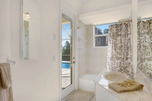 Ev, 3 Yatak Odası, Kişiye Özel Havuzlu, Kanal Manzaralı (2 Bathrooms)