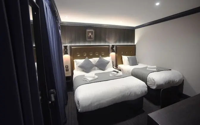 Deluxe Üç Kişilik Oda