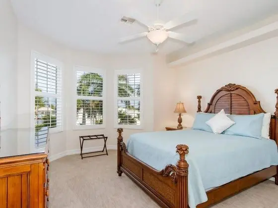 Villa, 5 Yatak Odası, Kişiye Özel Havuzlu, Kanal Manzaralı (5 Bathrooms, 3 Full and 2 Half)