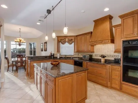 Villa, 5 Yatak Odası, Kişiye Özel Havuzlu, Kanal Manzaralı (5 Bathrooms, 3 Full and 2 Half)