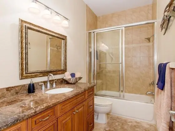 Villa, 5 Yatak Odası, Kişiye Özel Havuzlu, Kanal Manzaralı (5 Bathrooms, 3 Full and 2 Half)