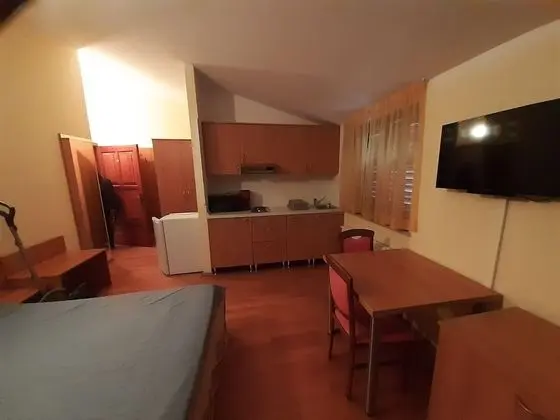 Basic Apart Daire, 1 Büyük (Queen) Boy Yatak, Bahçe Manzaralı