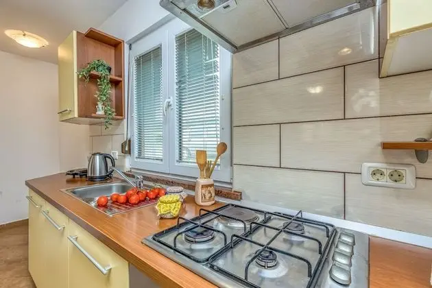 Family Ev, 1 Çift Kişilik Yatak ve Çekyat, Dağ Yamacı (House In The Vineyards Whirlpool)