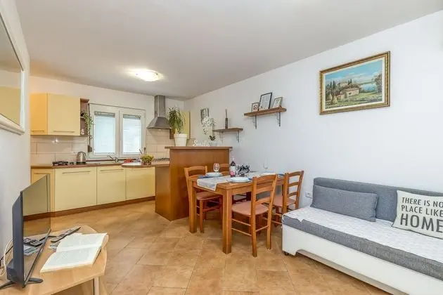 Family Ev, 1 Çift Kişilik Yatak ve Çekyat, Dağ Yamacı (House In The Vineyards Whirlpool)