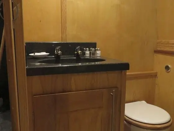 Oda, Özel Banyo (Laila Mai Houseboat )